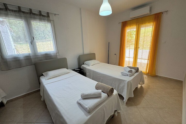 Room 15 of 171