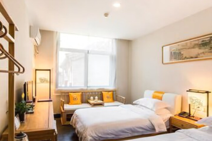 Room 4 of 7