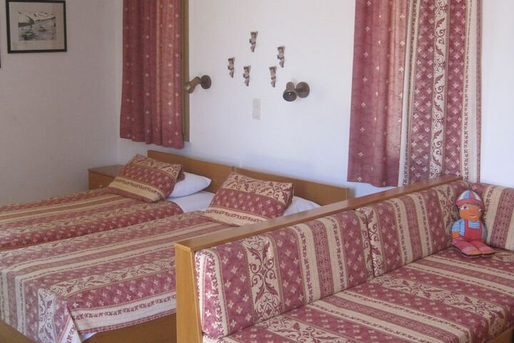 Room 2 of 33