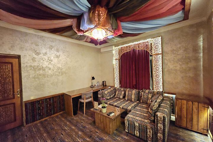 Room 18 of 140