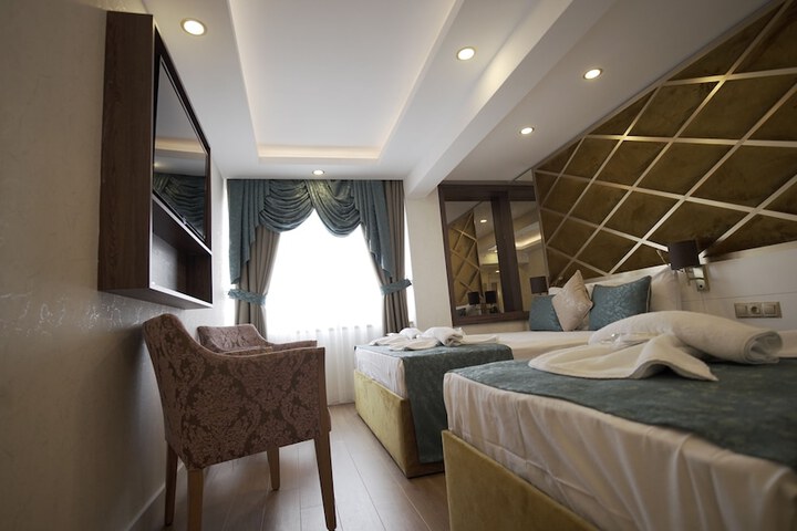 Room 5 of 76