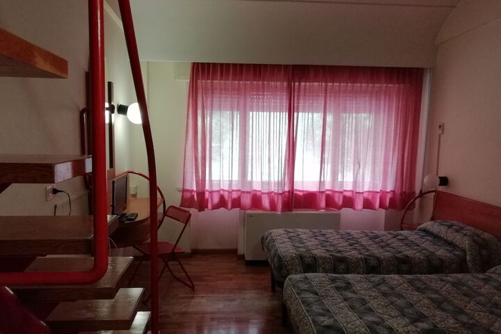 Room 7 of 35