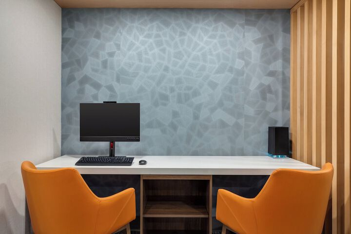 Business Center 29 of 31