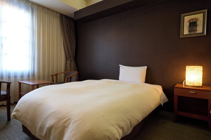 Room 16 of 152
