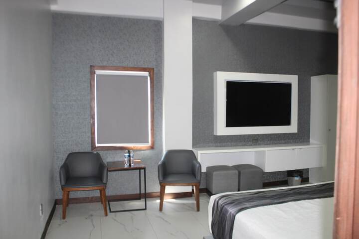 Double Deluxe King Bed (5 of 15)