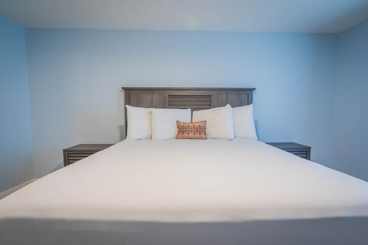 1 King Bed (9 of 26)