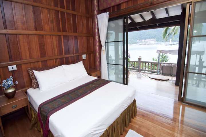 Room 3 of 73