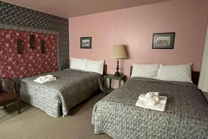 Room 32 of 59