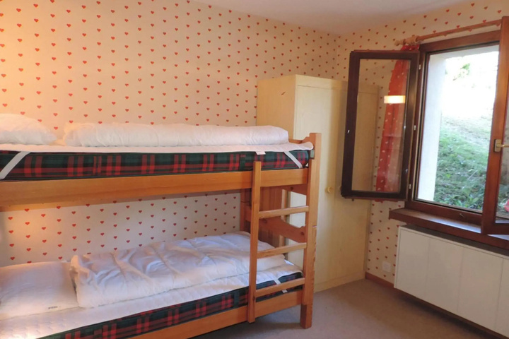 Room 5 of 16