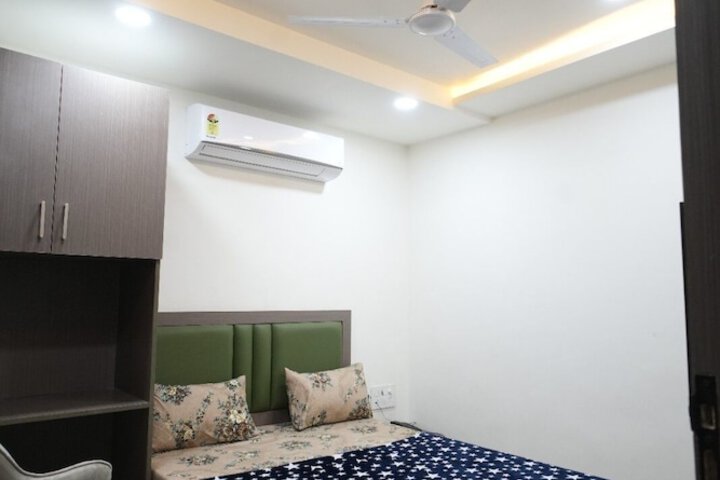 Room 6 of 28