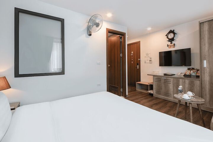 Room 7 of 28