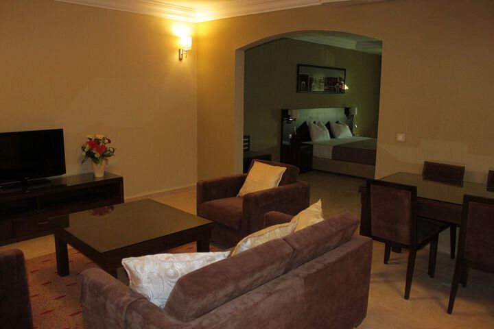 Lounge 37 of 42