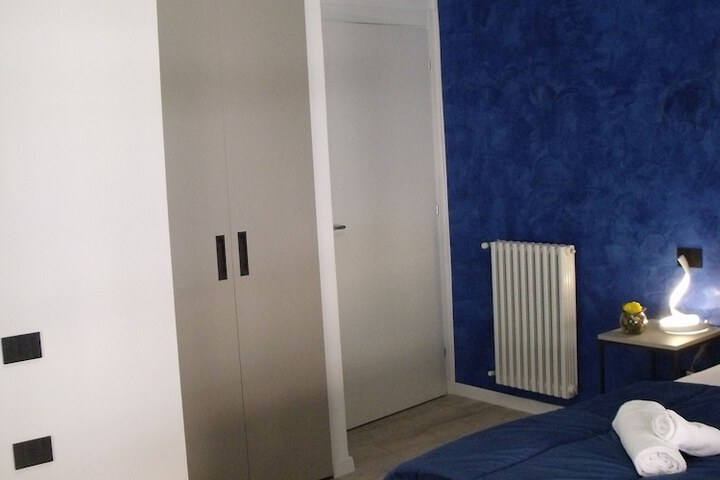 Room 2 of 30