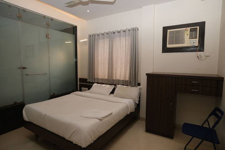 Room 8 of 11