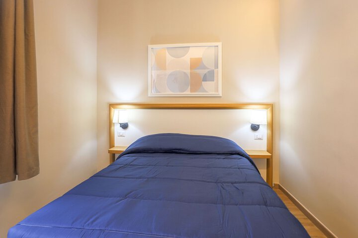 Room 20 of 33
