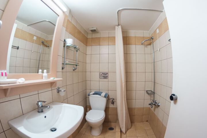 Room 12 of 21