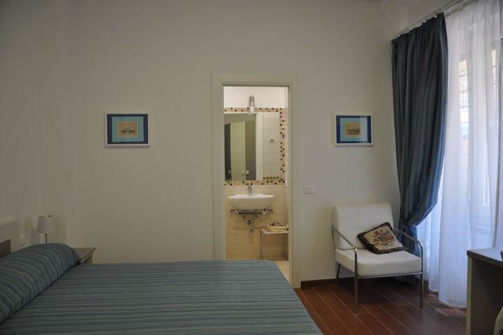 Room 9 of 37