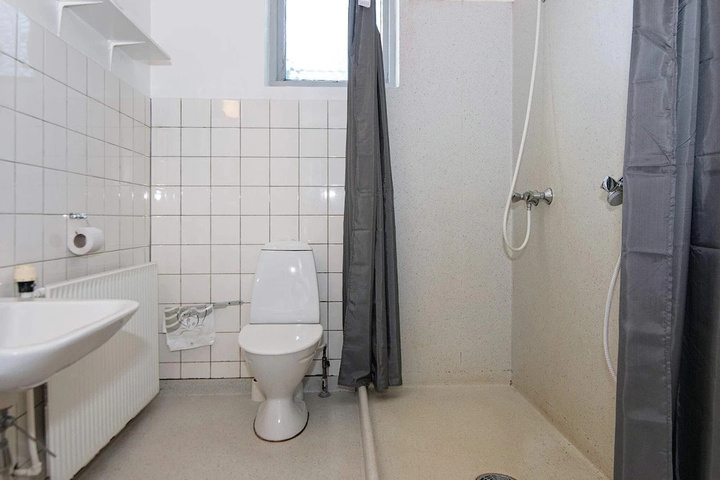 Room 6 of 25