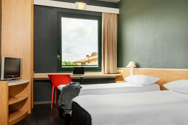 Room 10 of 49