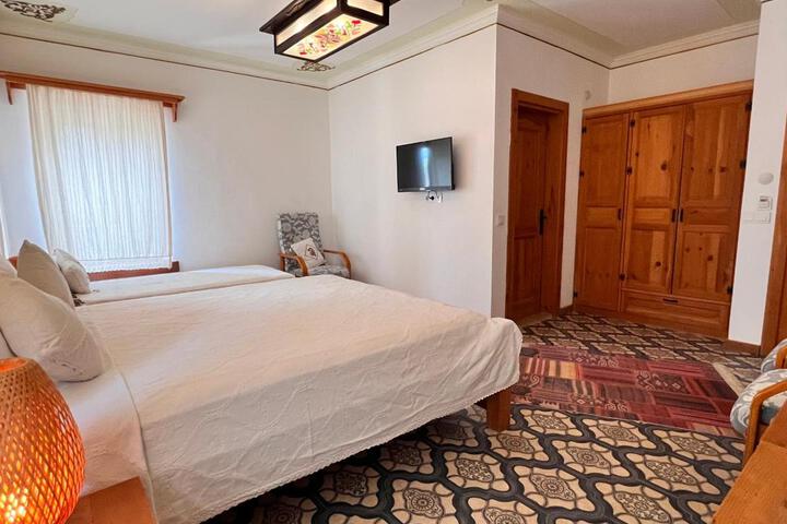 Room 12 of 127