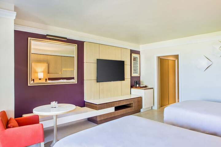 Room 35 of 171