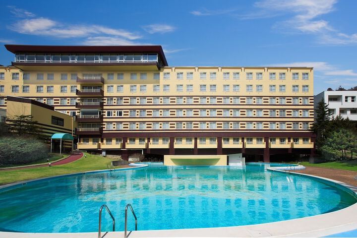 Pools & Facilities