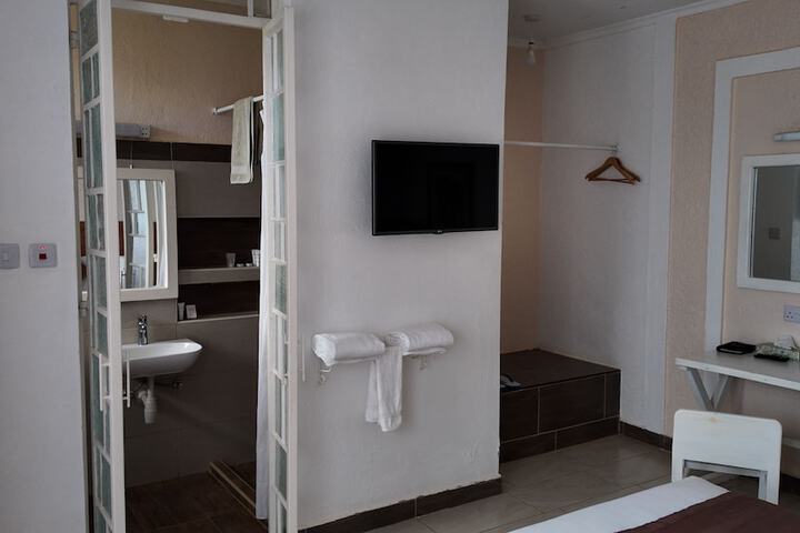Room 17 of 37