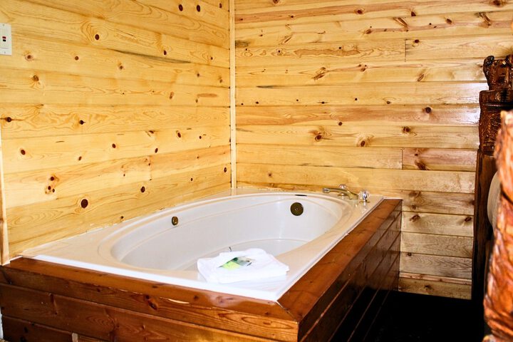 Hot Tub 83 of 111