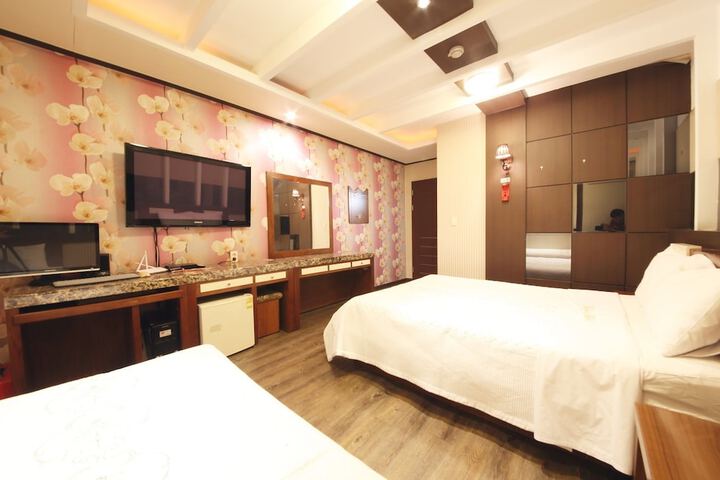 Room 3 of 35