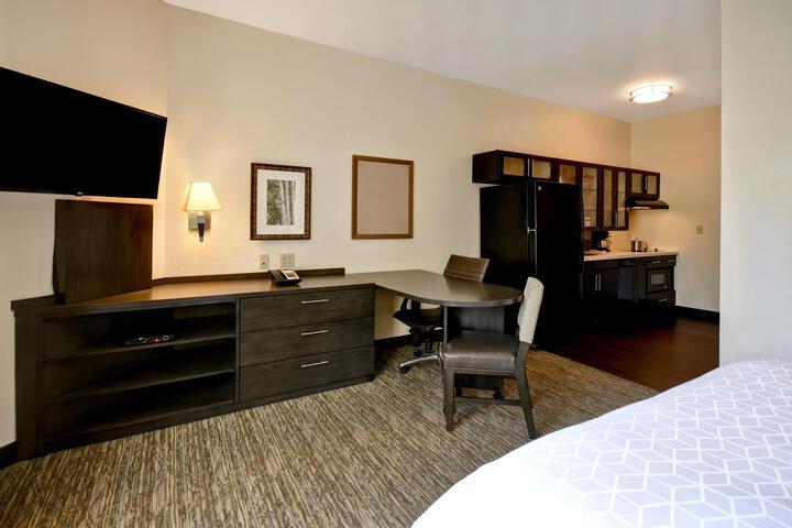Studio Suite Queen Bed (20 of 32)