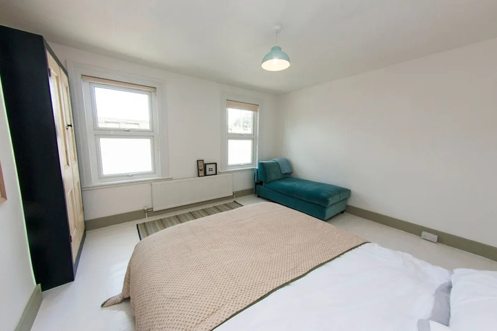 Room 9 of 15