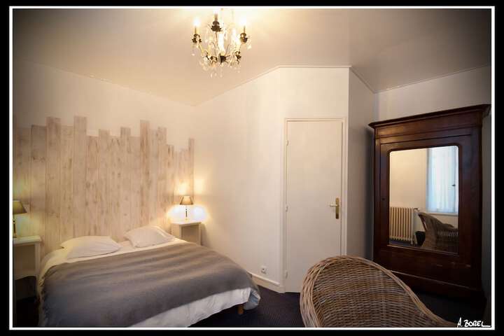 Room 7 of 16