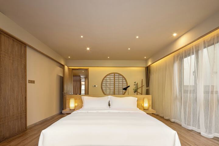 Room 35 of 86