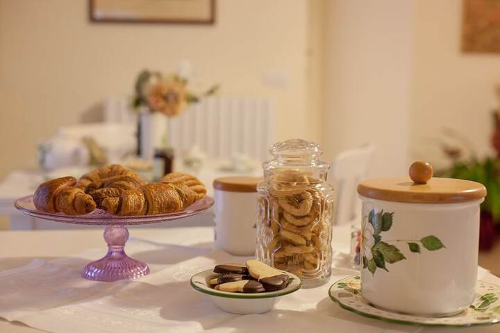 Breakfast/Coffee Service 18 of 27