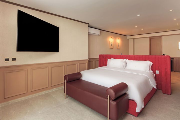 Room 30 of 49