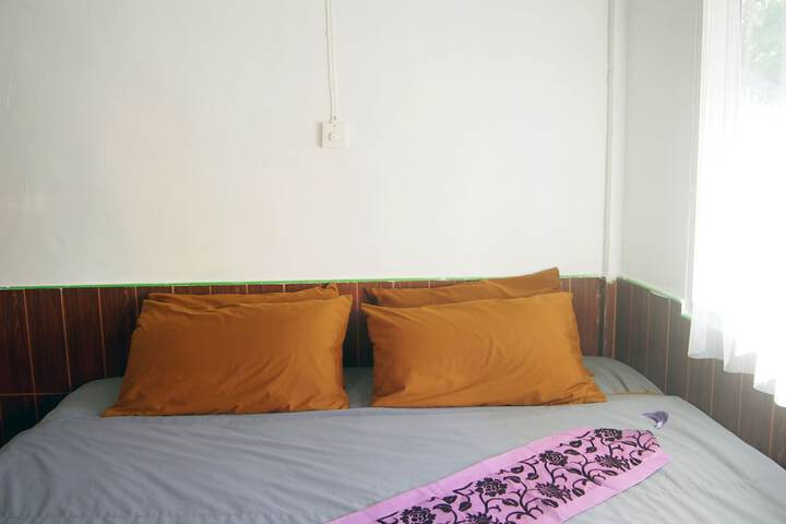 Room 26 of 106