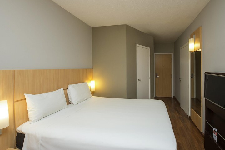 Room 19 of 82