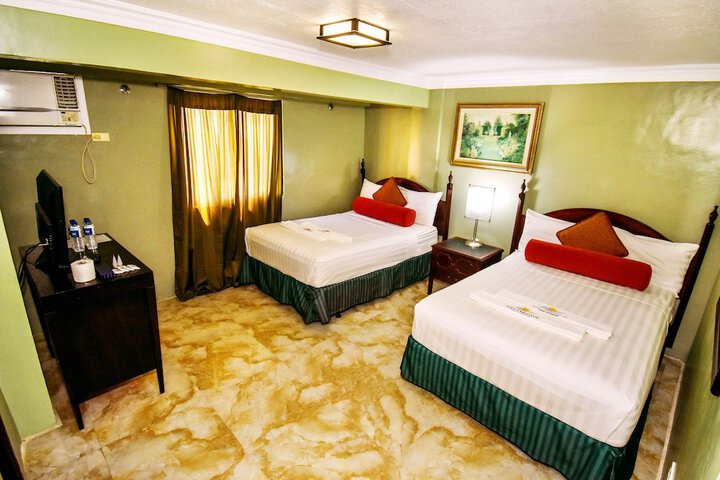 Room 6 of 13