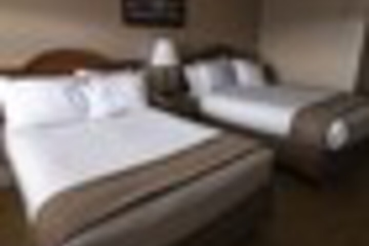 Room 35 of 168