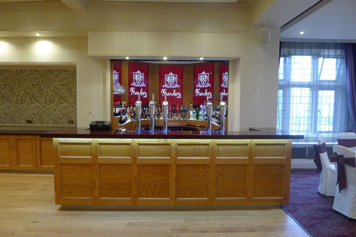 Ballroom/Hall 81 of 102