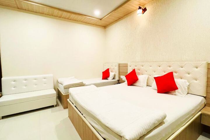 Room 5 of 10