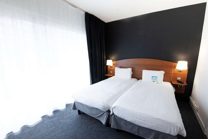 Room 12 of 42