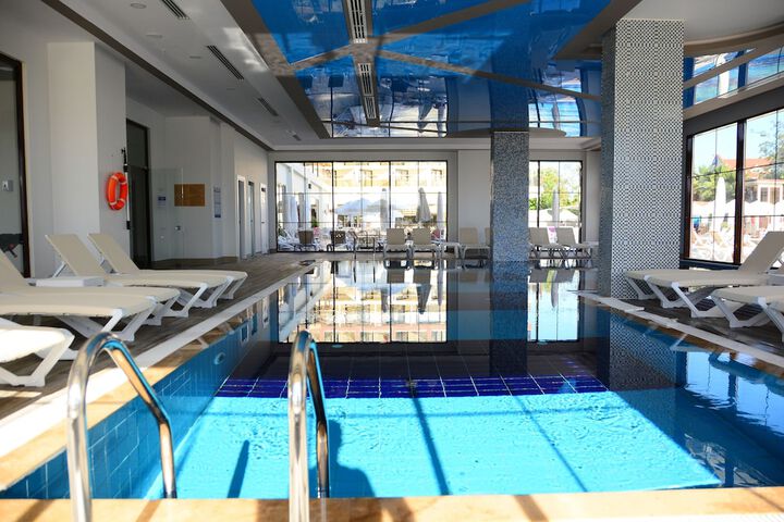 Hotel with Pool