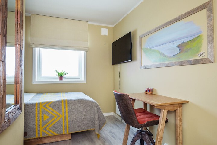Room 19 of 38