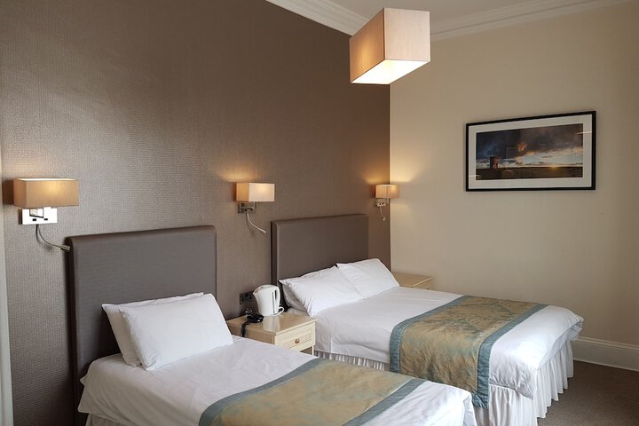 Room 6 of 40