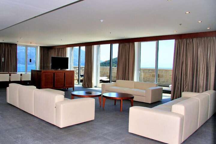 Room 44 of 114
