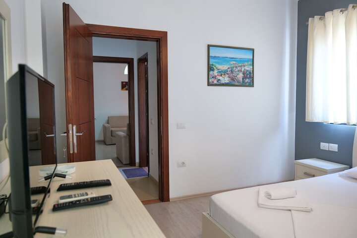 Room 18 of 48