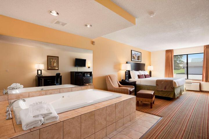 1 King Bed (4 of 7)