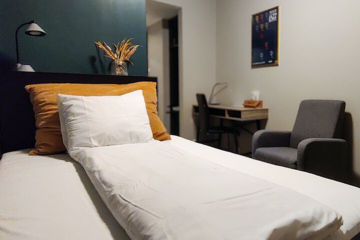 Room 7 of 28