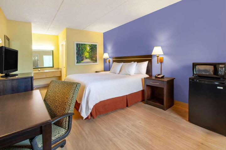 1 King Bed (8 of 15)